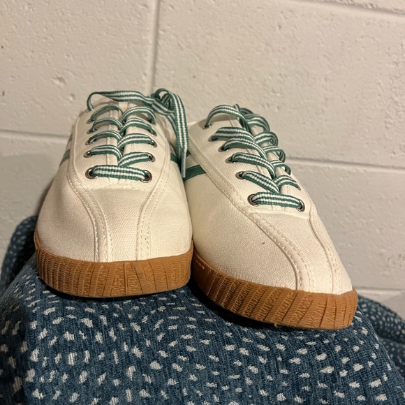 New without tags Tretorn canvas sneaker - Picture 5 of 8